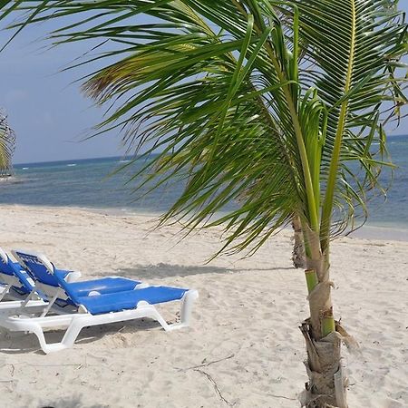 Castaways Cayman Beach Resort Grand Cayman Extérieur photo