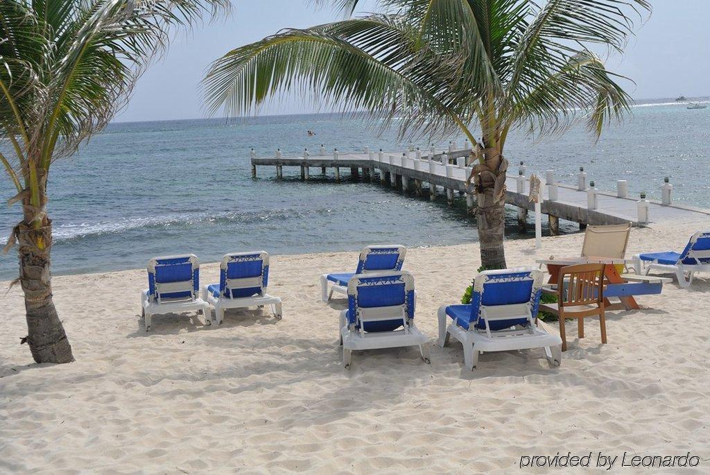 Castaways Cayman Beach Resort Grand Cayman Extérieur photo